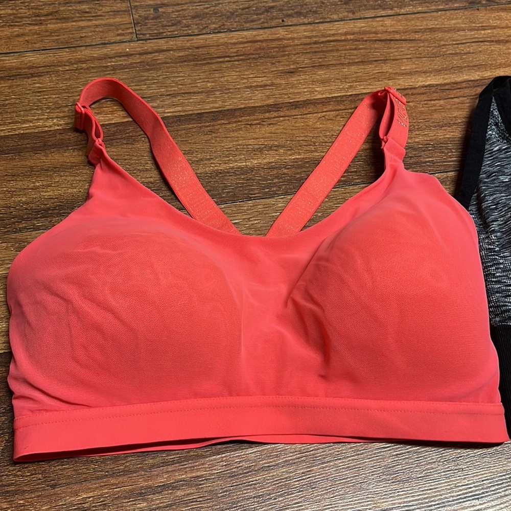 Victoria secret sports bra 34DD NWT